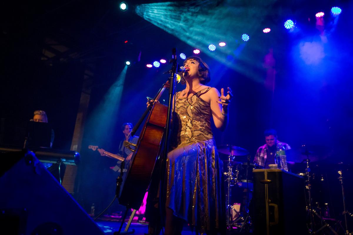 Neyla Pekarek performing with cello on stage