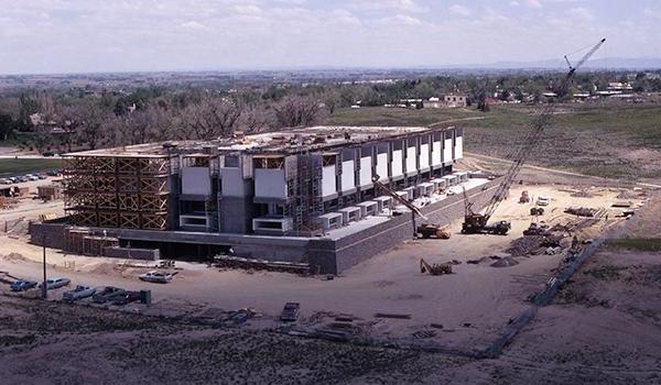 New 图书馆 building under construction, 1971 (named 麦切纳 图书馆 in 1973)